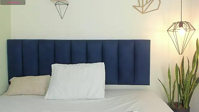 sophieturner mg online show from 20, 12, 2025