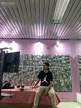 cristopher wallacee online show from 31, 10, 2025