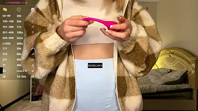 VibeQueenLucy online show from 3, 12, 2025