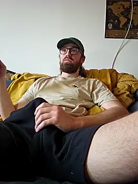 Snapshot of Loopertz chatting on 8, 11, 2025 Loopertz online show from 8, 11, 2025