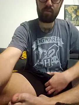 Snapshot of Loopertz chatting on 9, 10, 2025 Loopertz online show from 9, 10, 2025