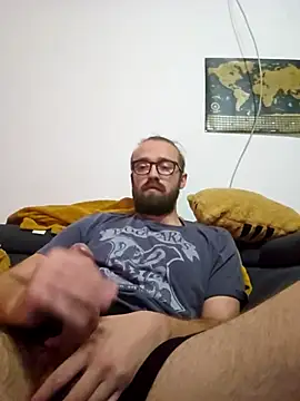 Snapshot of Loopertz chatting on 5, 10, 2025 Loopertz online show from 5, 10, 2025