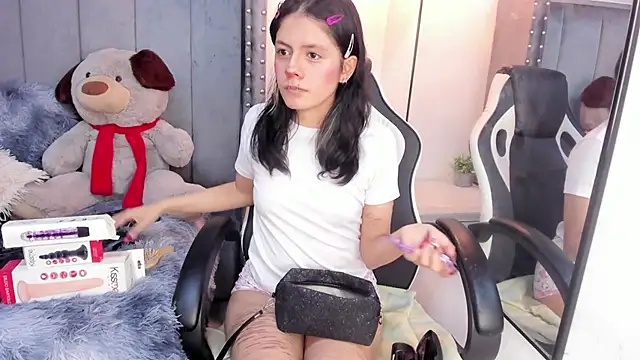 Miyu Komori online show from 13, 4, 2026