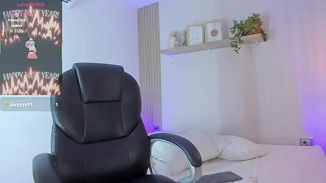 Cristalfoxy  online show from 6, 1, 2026