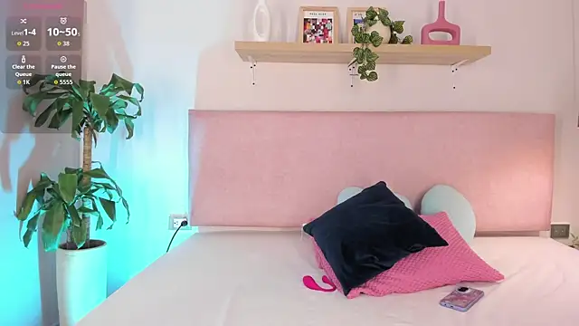 Cristalfoxy  online show from 3, 10, 2025