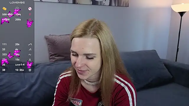 Snapshot of HelenMartines chatting on 2, 10, 2025 HelenMartines online show from 2, 10, 2025