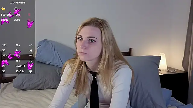 Snapshot of HelenMartines chatting on 10, 10, 2025 HelenMartines online show from 10, 10, 2025