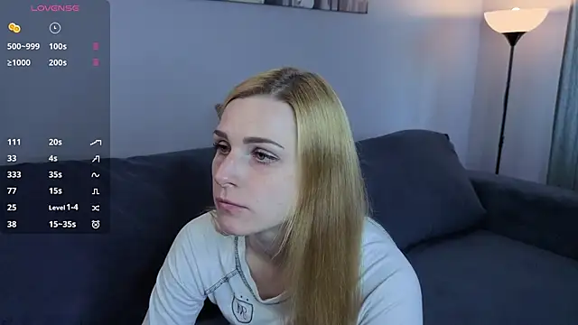 Snapshot of HelenMartines chatting on 10, 9, 2025 HelenMartines online show from 10, 9, 2025