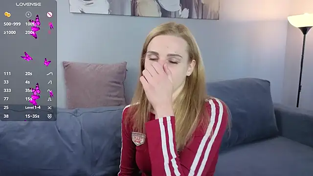 Snapshot of HelenMartines chatting on 1, 10, 2025 HelenMartines online show from 1, 10, 2025