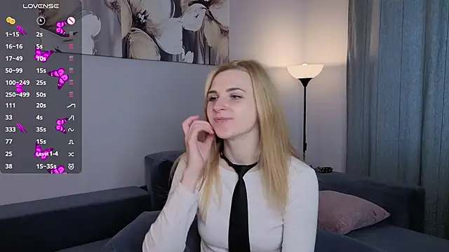 Snapshot of HelenMartines chatting on 12, 10, 2025 HelenMartines online show from 12, 10, 2025