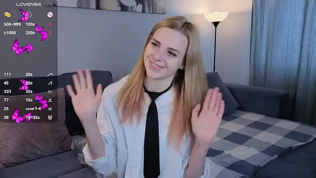 Snapshot of HelenMartines chatting on 29, 10, 2025 HelenMartines online show from 29, 10, 2025