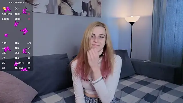 Snapshot of HelenMartines chatting on 17, 10, 2025 HelenMartines online show from 17, 10, 2025