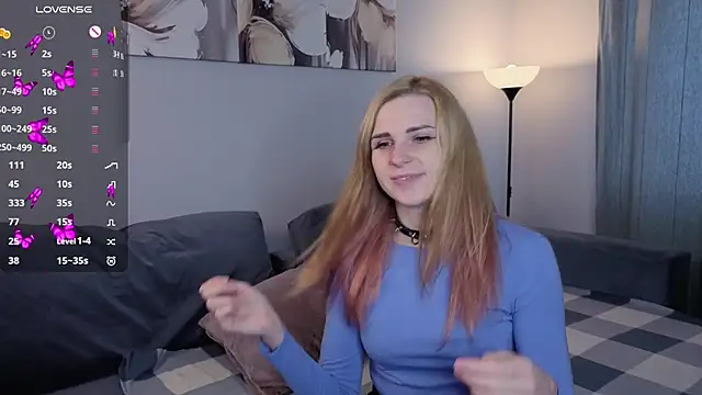 Snapshot of HelenMartines chatting on 25, 10, 2025 HelenMartines online show from 25, 10, 2025