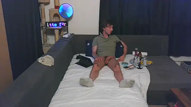 cum2camboys online show from 11, 4, 2026