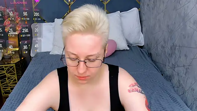 AlexandraGreen online show from 2, 11, 2025