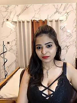QUEEN-ADITI online show from 4, 3, 2026