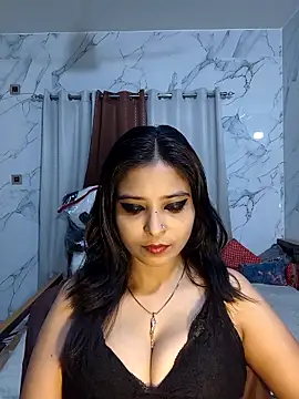 QUEEN-ADITI online show from 6, 4, 2026