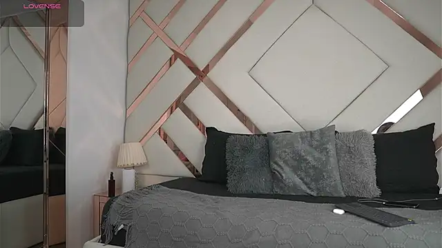 Julieth Rojas online show from 23, 4, 2026