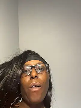 Snapshot of CinnaCakesss chatting on 3, 3, 2026 CinnaCakesss online show from 3, 3, 2026