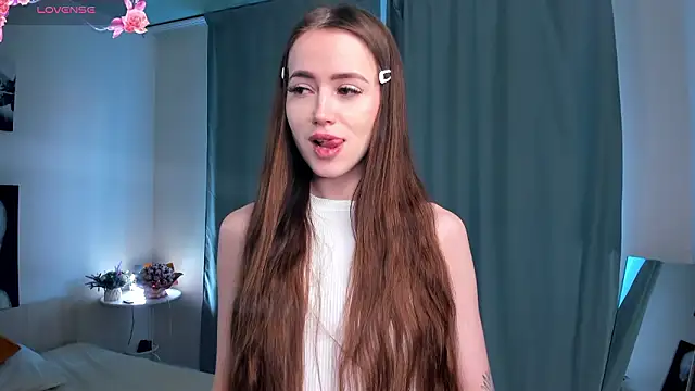 Chloeee4200 online show from 13, 3, 2026