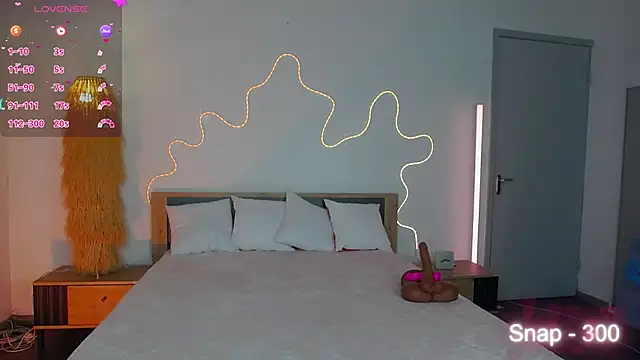 EvaLone1 online show from 5, 12, 2025