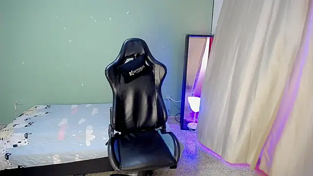 dilan hott  online show from 7, 11, 2025