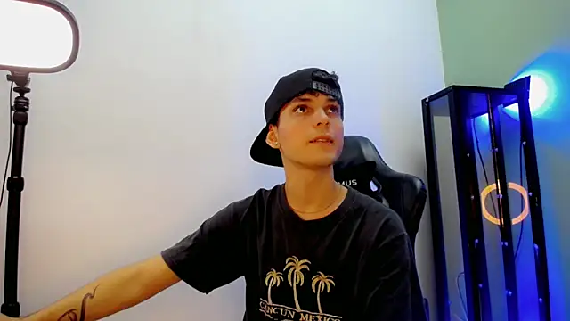 dilan hott  online show from 3, 12, 2025