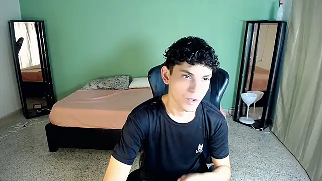 dilan hott  online show from 8, 9, 2025