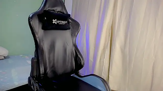 dilan hott  online show from 8, 11, 2025