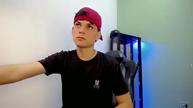 dilan hott  online show from 4, 12, 2025