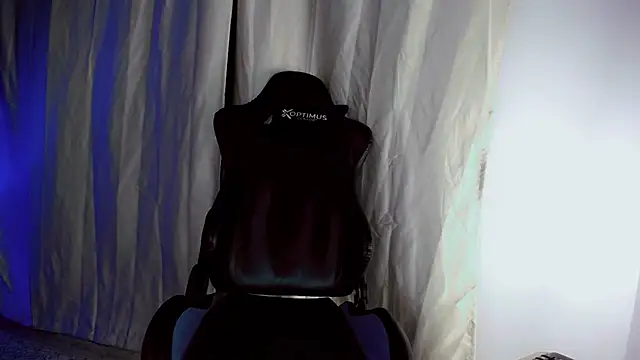 dilan hott  online show from 9, 10, 2025