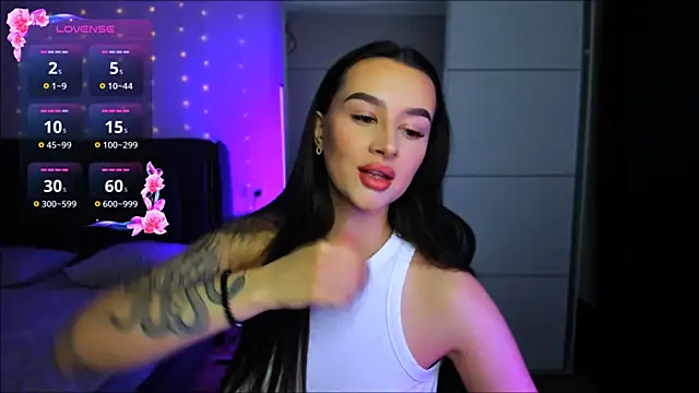 Veronica Larsson online show from 3, 12, 2025