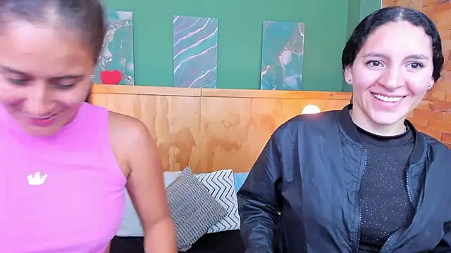 Snapshot of aliceandsia chatting on 5, 11, 2025 aliceandsia online show from 5, 11, 2025