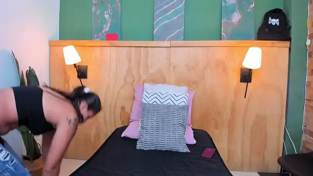 Snapshot of aliceandsia chatting on 21, 11, 2025 aliceandsia online show from 21, 11, 2025