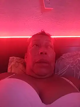 Naomi-Mature online show from 28, 5, 2026