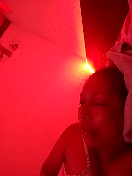 Naomi-Mature online show from 10, 4, 2026