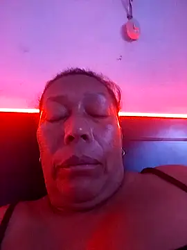 Naomi-Mature online show from 31, 3, 2026