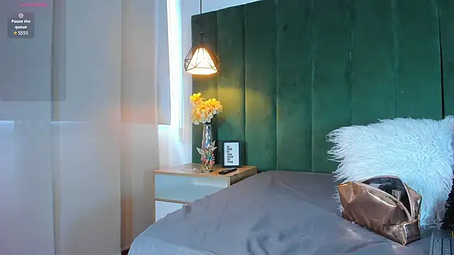 kittyy milk 001 online show from 17, 9, 2025