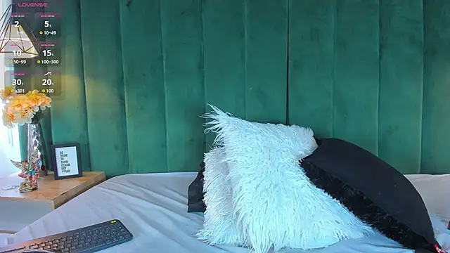 kittyy milk 001 online show from 19, 9, 2025