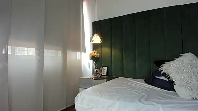 kittyy milk 001 online show from 28, 9, 2025