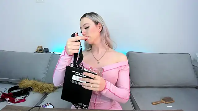 Snapshot of Sweet_Soffi chatting on 17, 10, 2025 Sweet Soffi online show from 17, 10, 2025