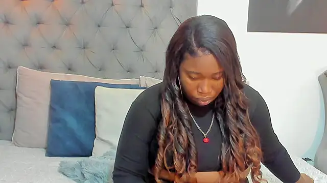 nahiroby ebony online show from 15, 4, 2026