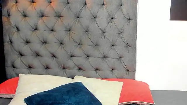 nahiroby ebony online show from 3, 3, 2026