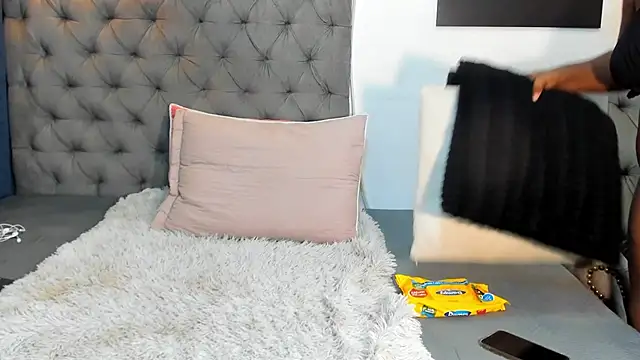 nahiroby ebony online show from 18, 12, 2025