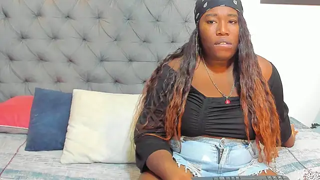 nahiroby ebony online show from 10, 4, 2026