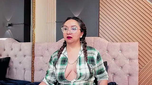 leyla smithh online show from 26, 11, 2025