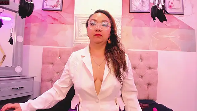 leyla smithh online show from 11, 11, 2025