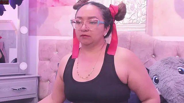 leyla smithh online show from 28, 10, 2025