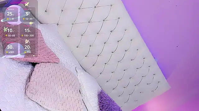 DaniielaV online show from 9, 11, 2025