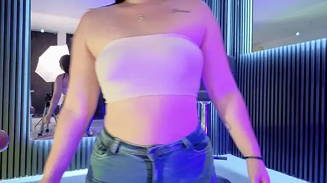 MiaaFarrel online show from 20, 2, 2026